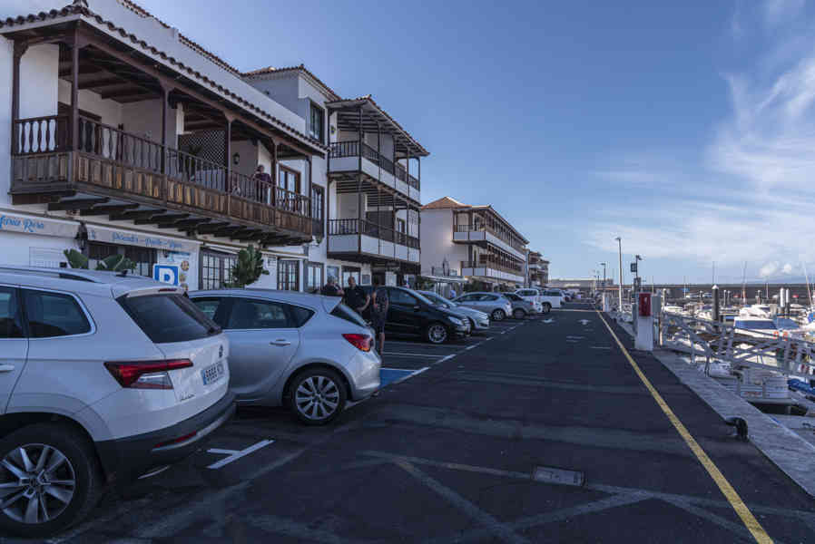 Tenerife 284 - Los Gigantes - puerto deportivo Los Gigantes.jpg
